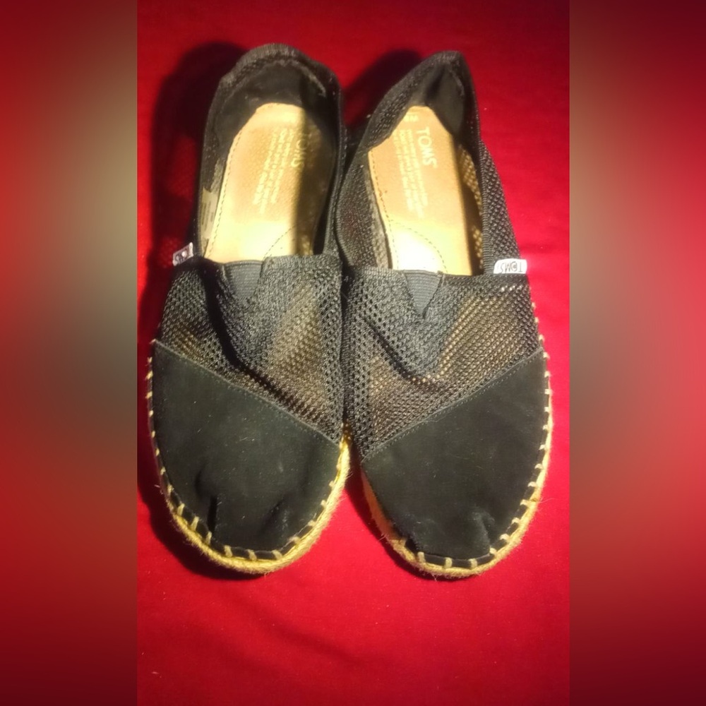 TOM’S Shoes
